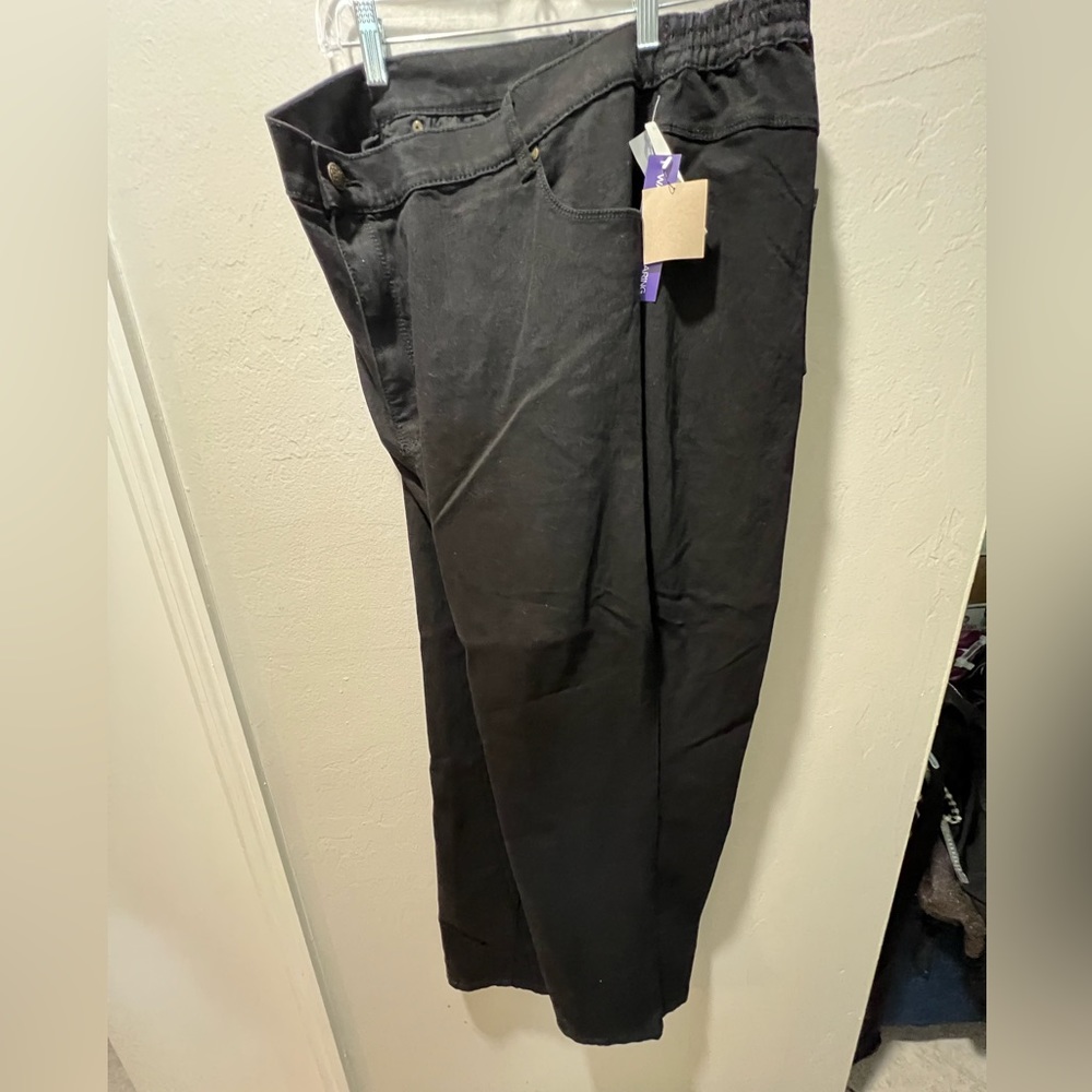 30W NWT Black Jeans Catherine’s with elastic in the back, relaxed fit